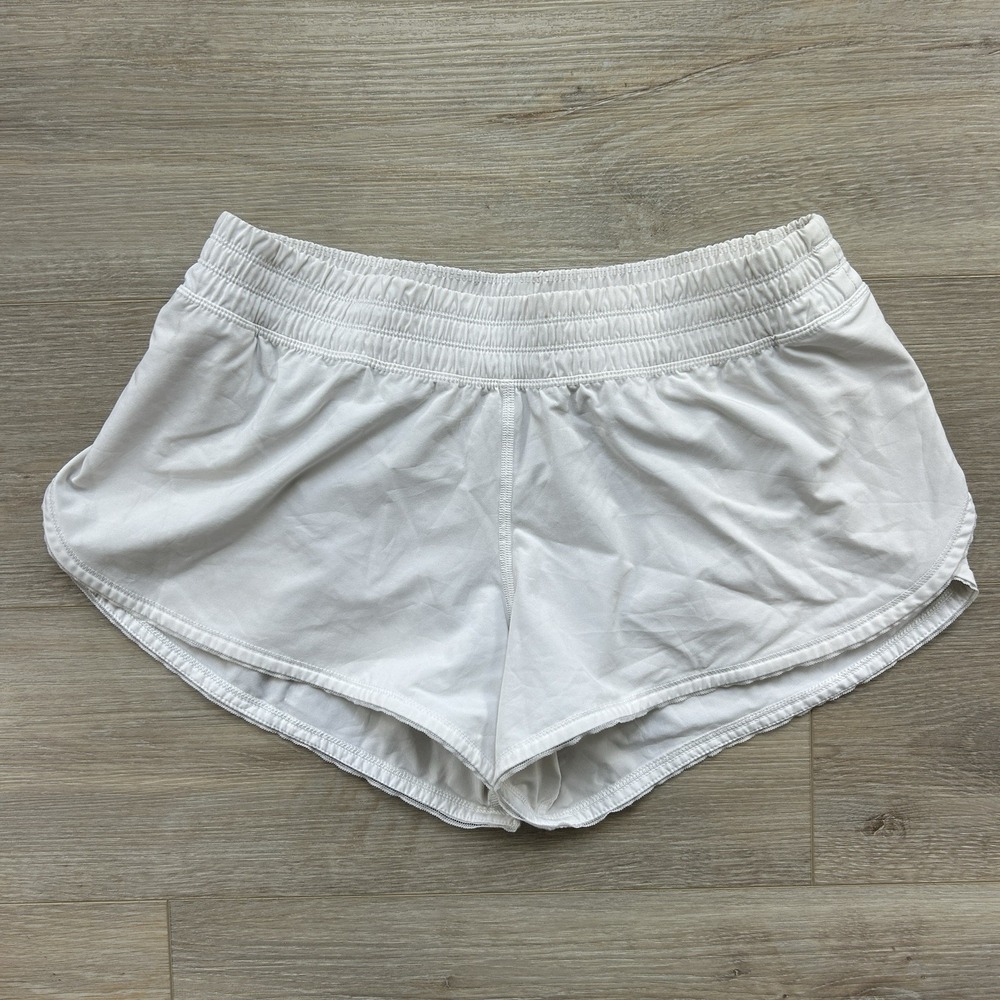 Lululemon Size 8 Seek The Heat Short II 2.5" White‎ Athletic Lined Shorts